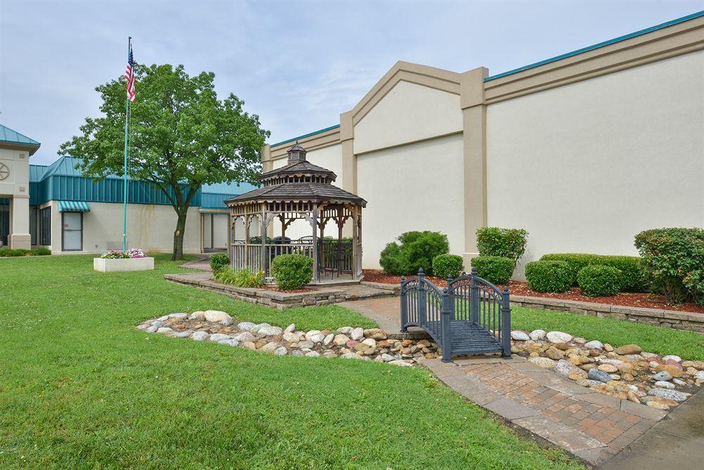 Days Inn By Wyndham Pittsburg Ks Bagian luar foto