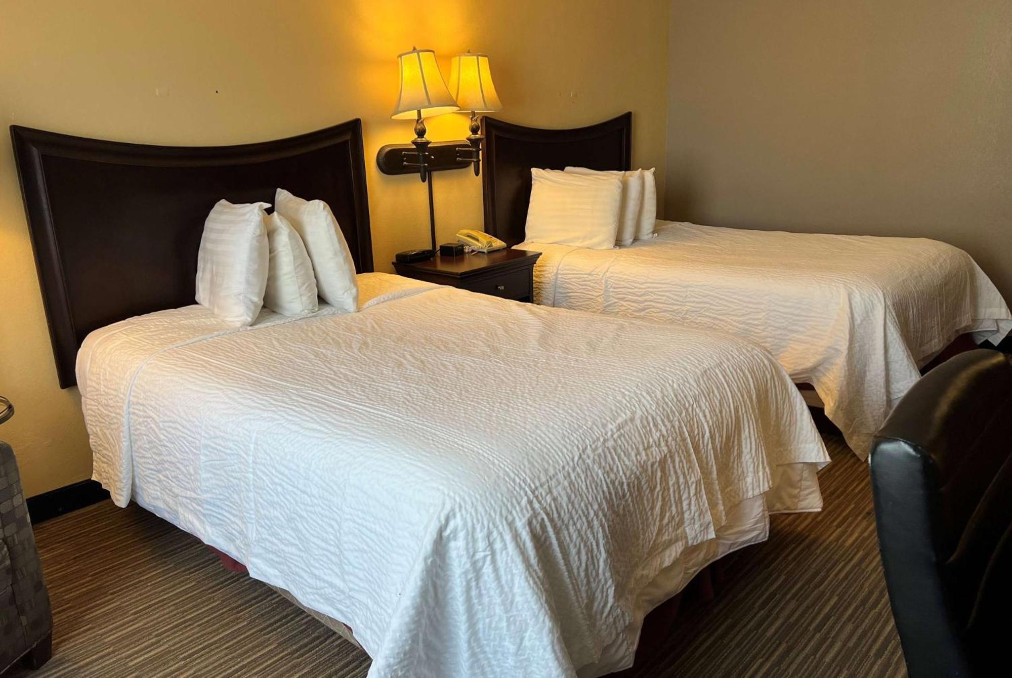 Days Inn By Wyndham Pittsburg Ks Bagian luar foto