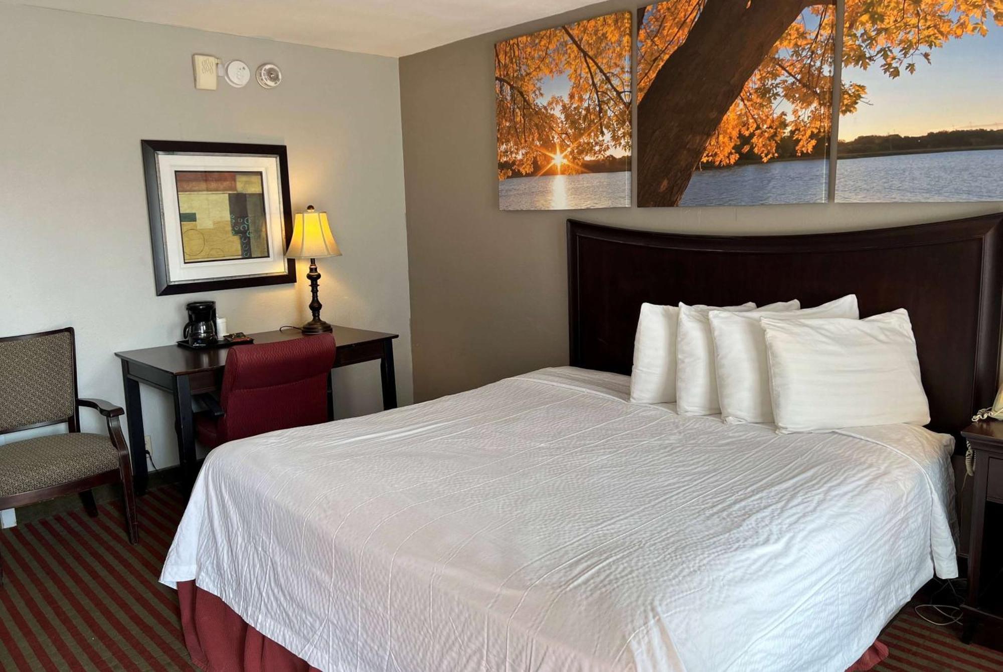 Days Inn By Wyndham Pittsburg Ks Bagian luar foto