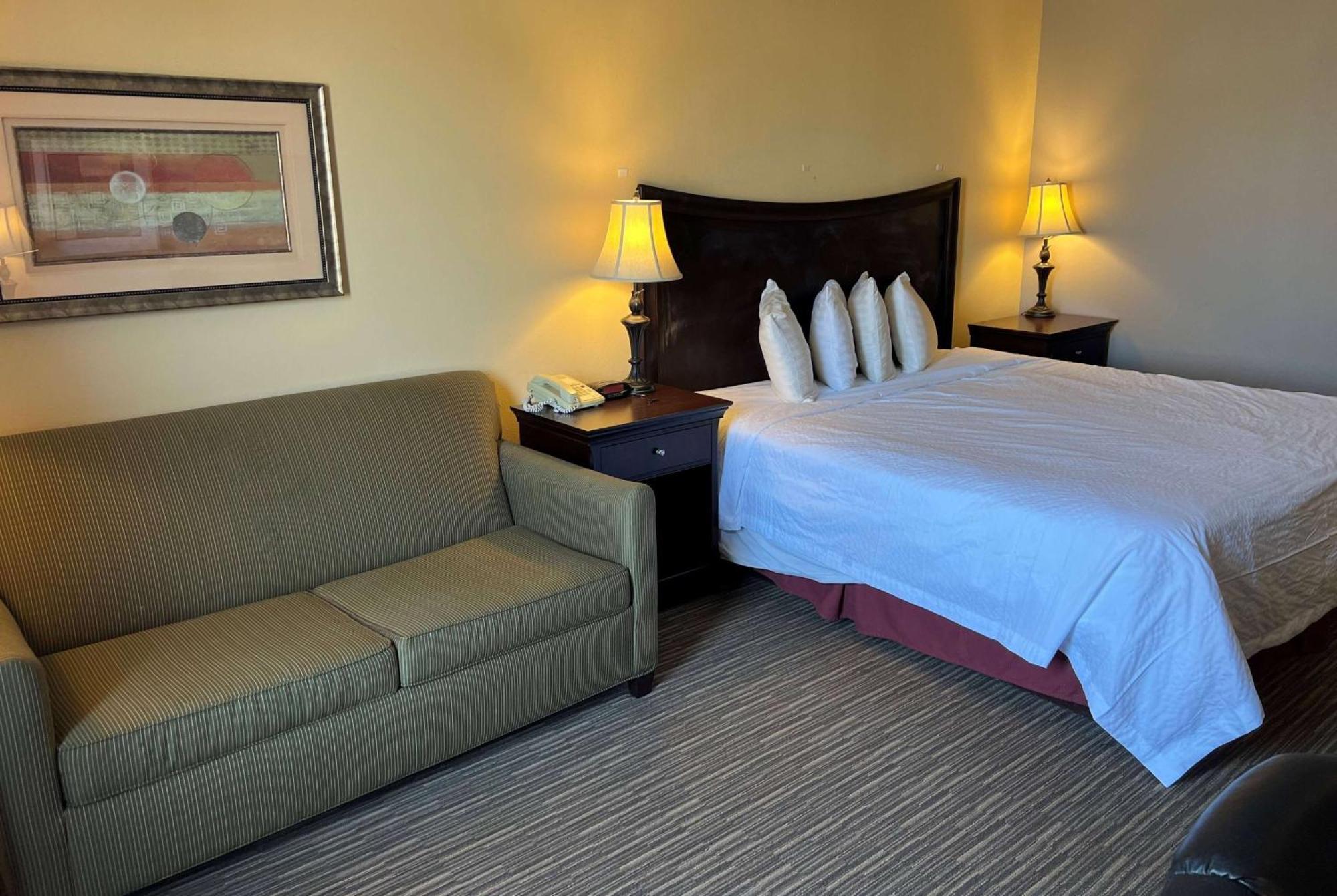 Days Inn By Wyndham Pittsburg Ks Bagian luar foto