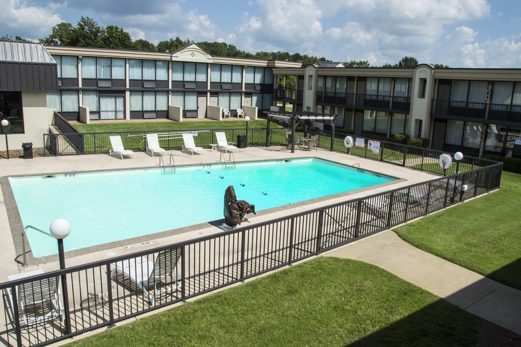 Days Inn By Wyndham Pittsburg Ks Bagian luar foto