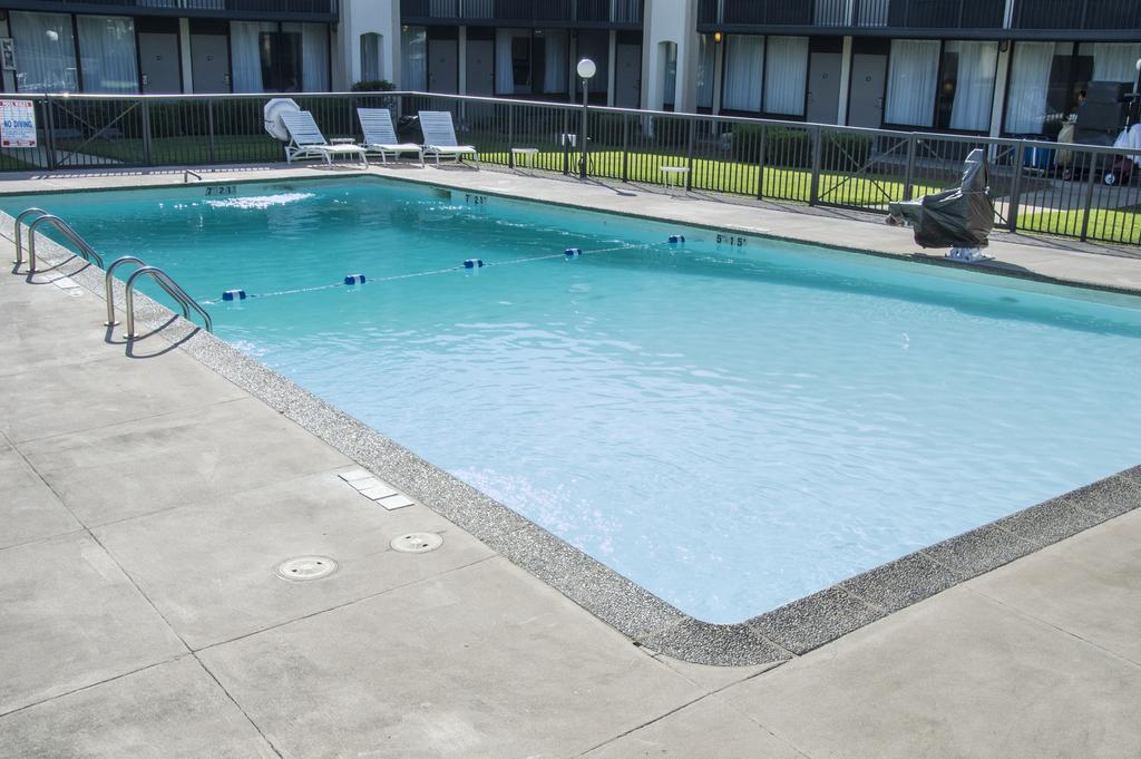 Days Inn By Wyndham Pittsburg Ks Bagian luar foto