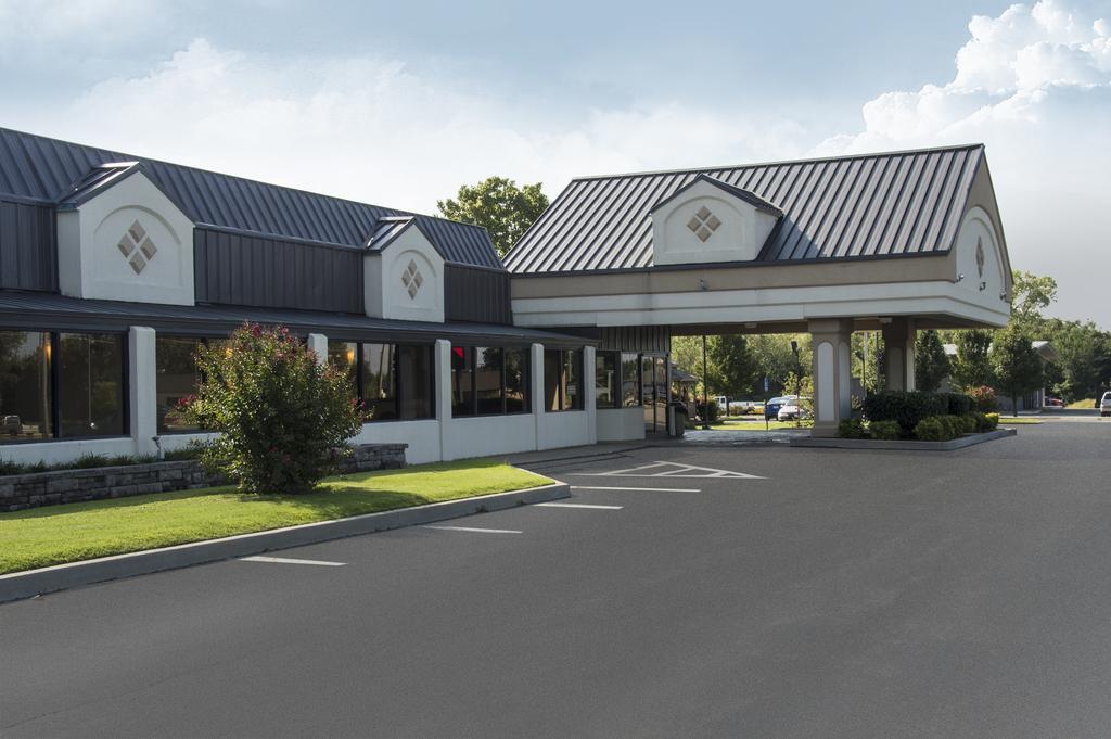 Days Inn By Wyndham Pittsburg Ks Bagian luar foto