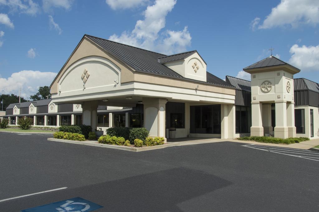 Days Inn By Wyndham Pittsburg Ks Bagian luar foto