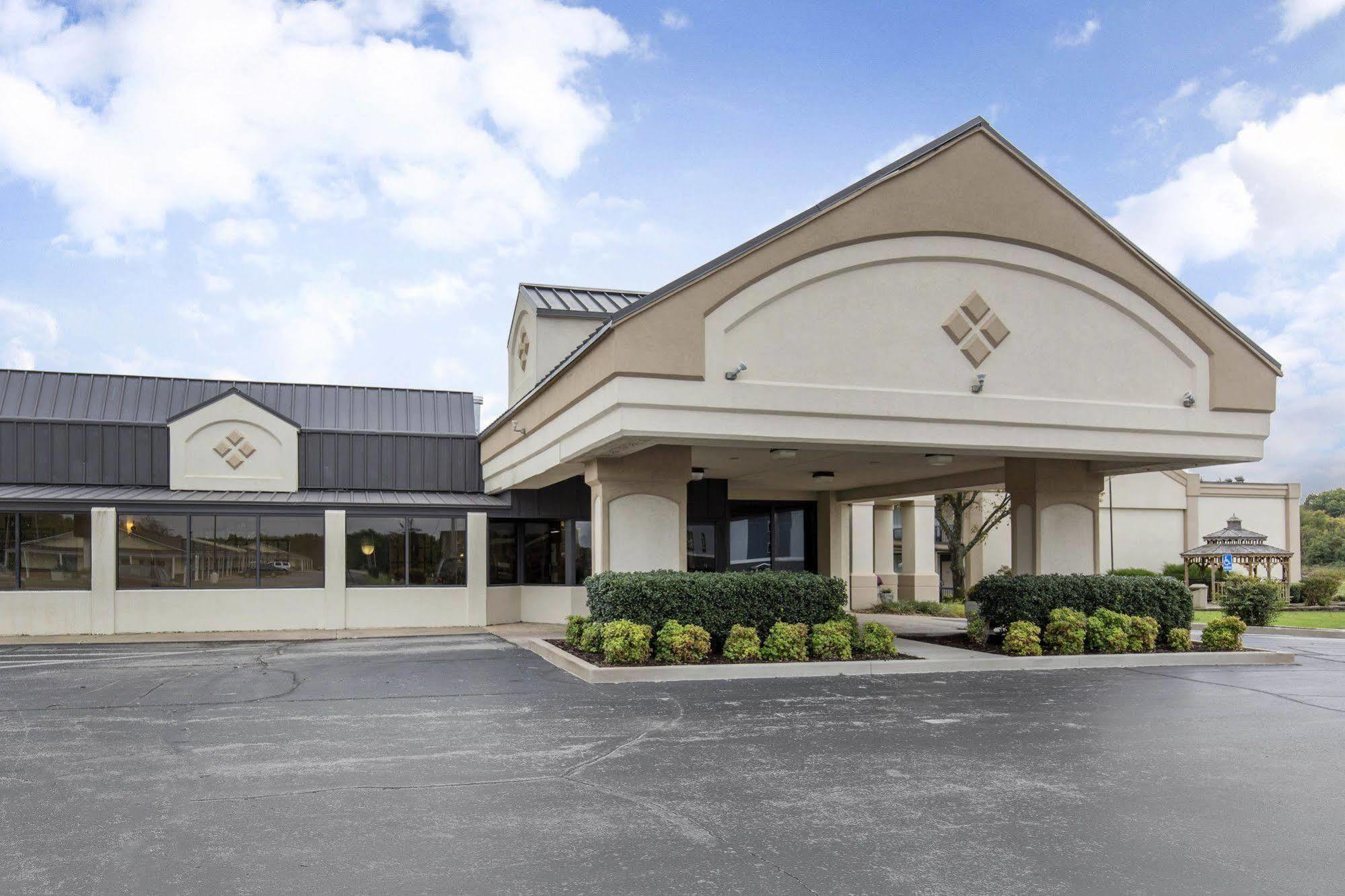 Days Inn By Wyndham Pittsburg Ks Bagian luar foto