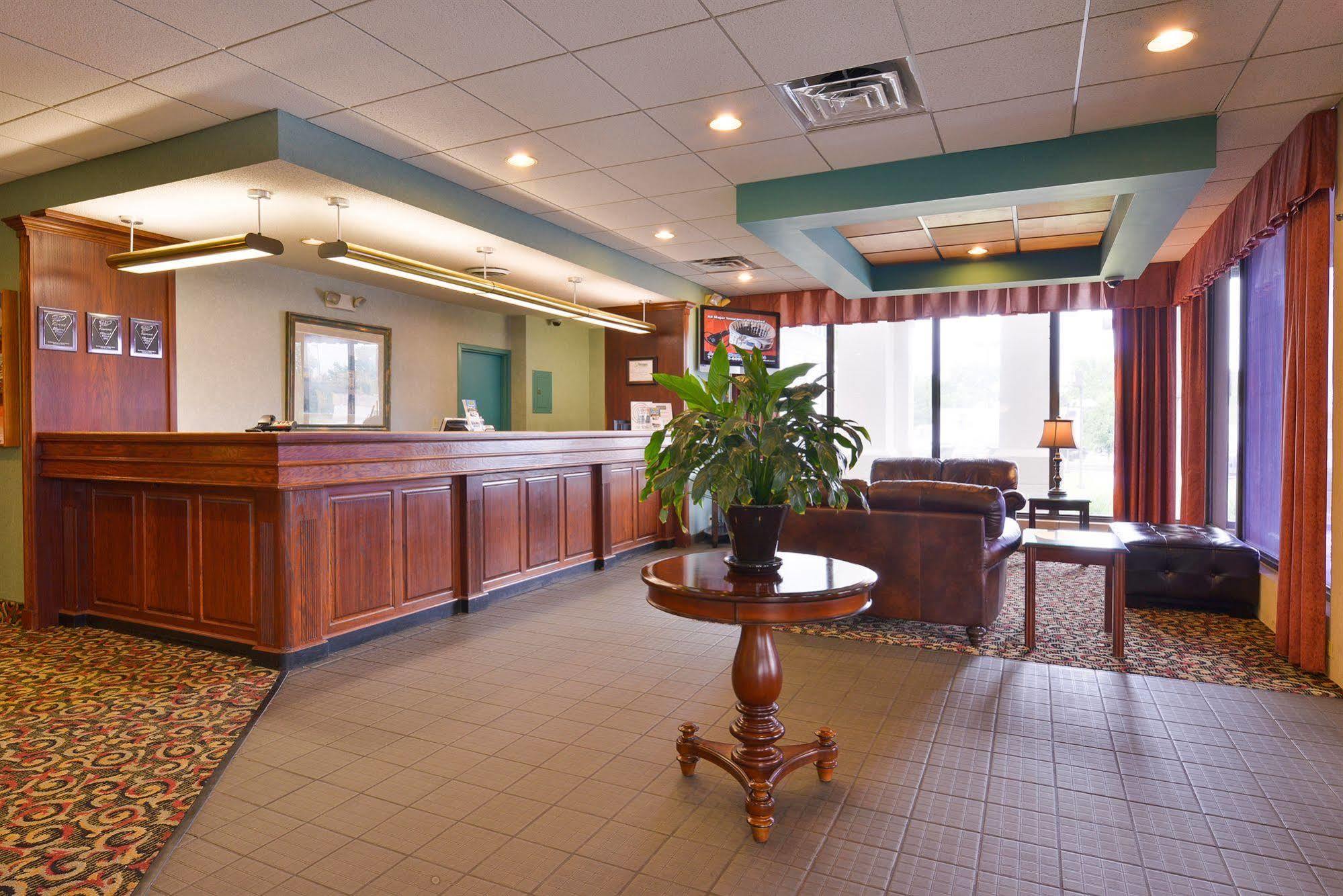 Days Inn By Wyndham Pittsburg Ks Bagian luar foto