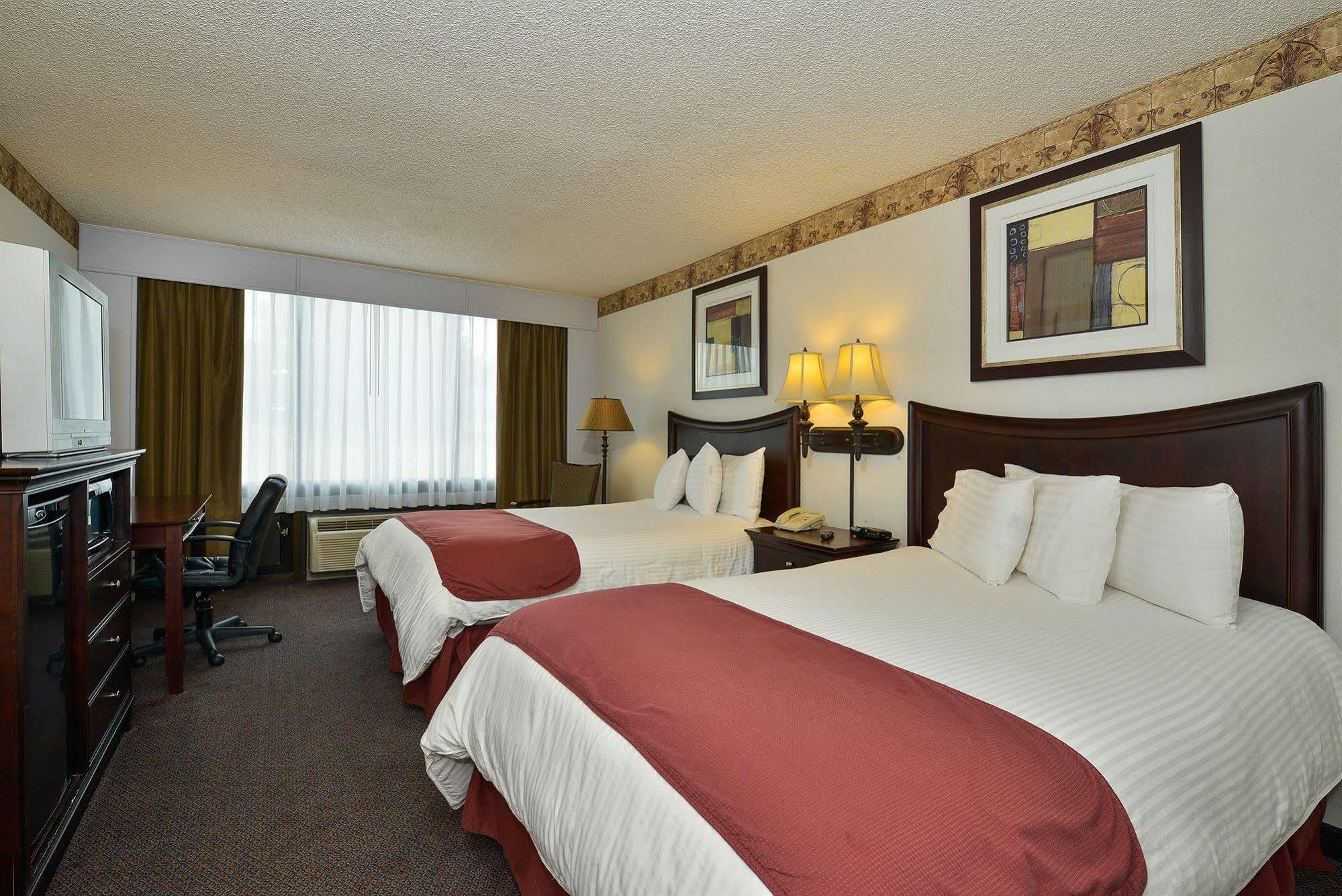 Days Inn By Wyndham Pittsburg Ks Bagian luar foto