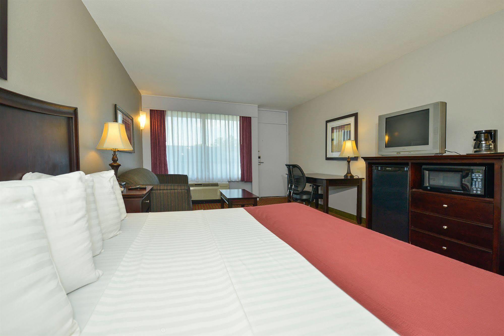 Days Inn By Wyndham Pittsburg Ks Bagian luar foto
