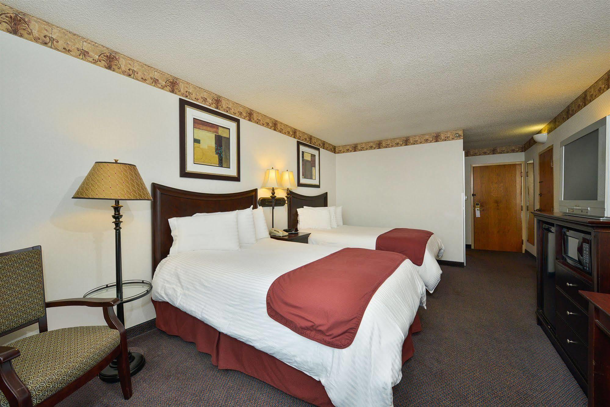 Days Inn By Wyndham Pittsburg Ks Bagian luar foto