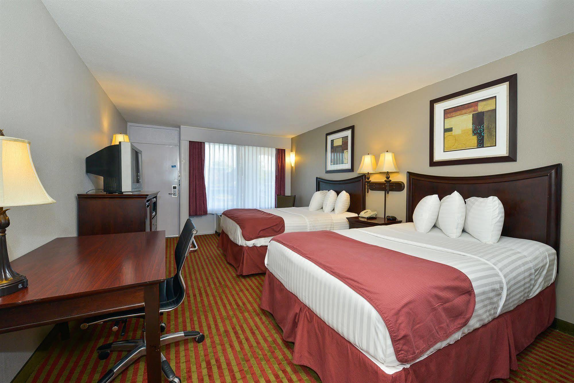 Days Inn By Wyndham Pittsburg Ks Bagian luar foto