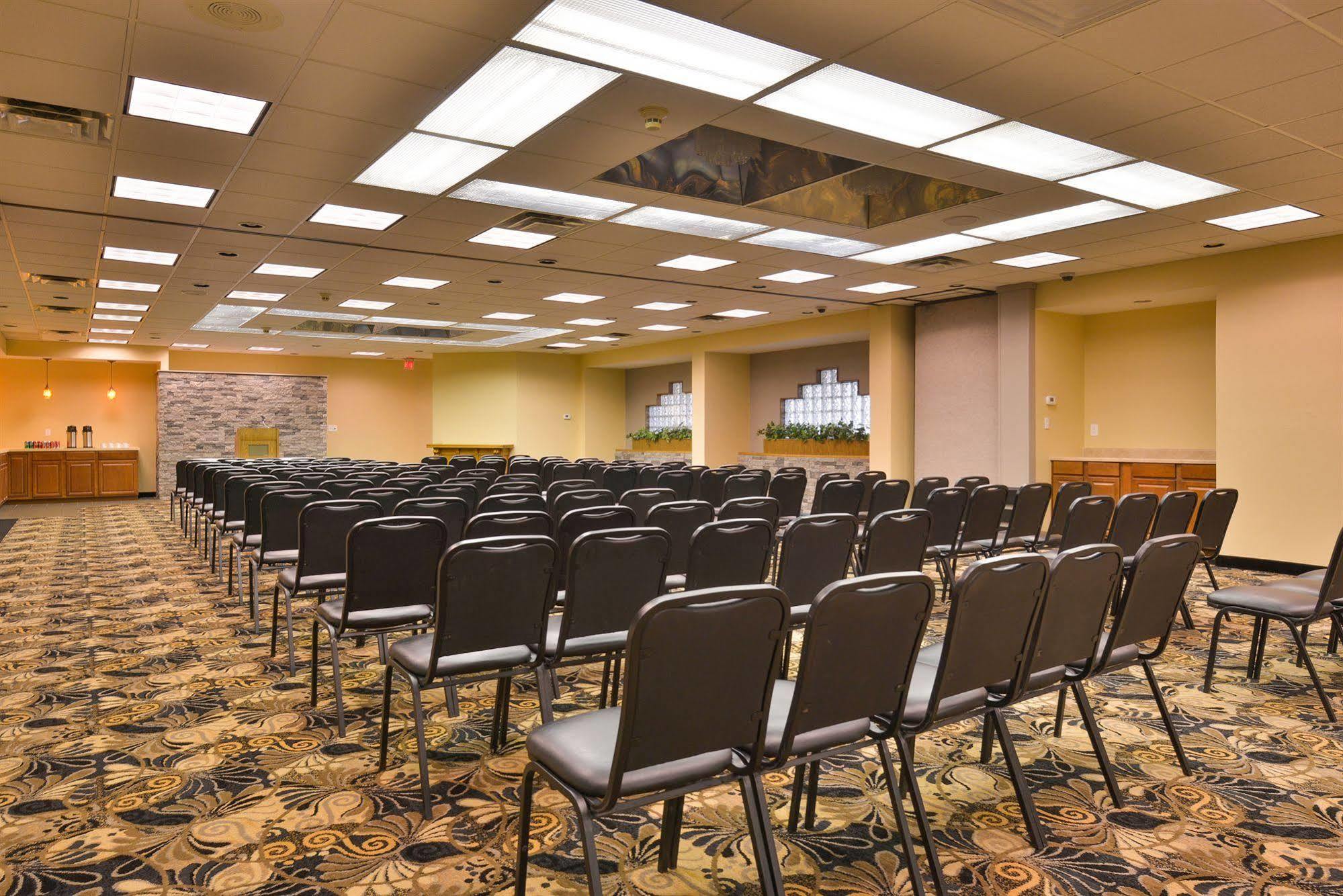 Days Inn By Wyndham Pittsburg Ks Bagian luar foto