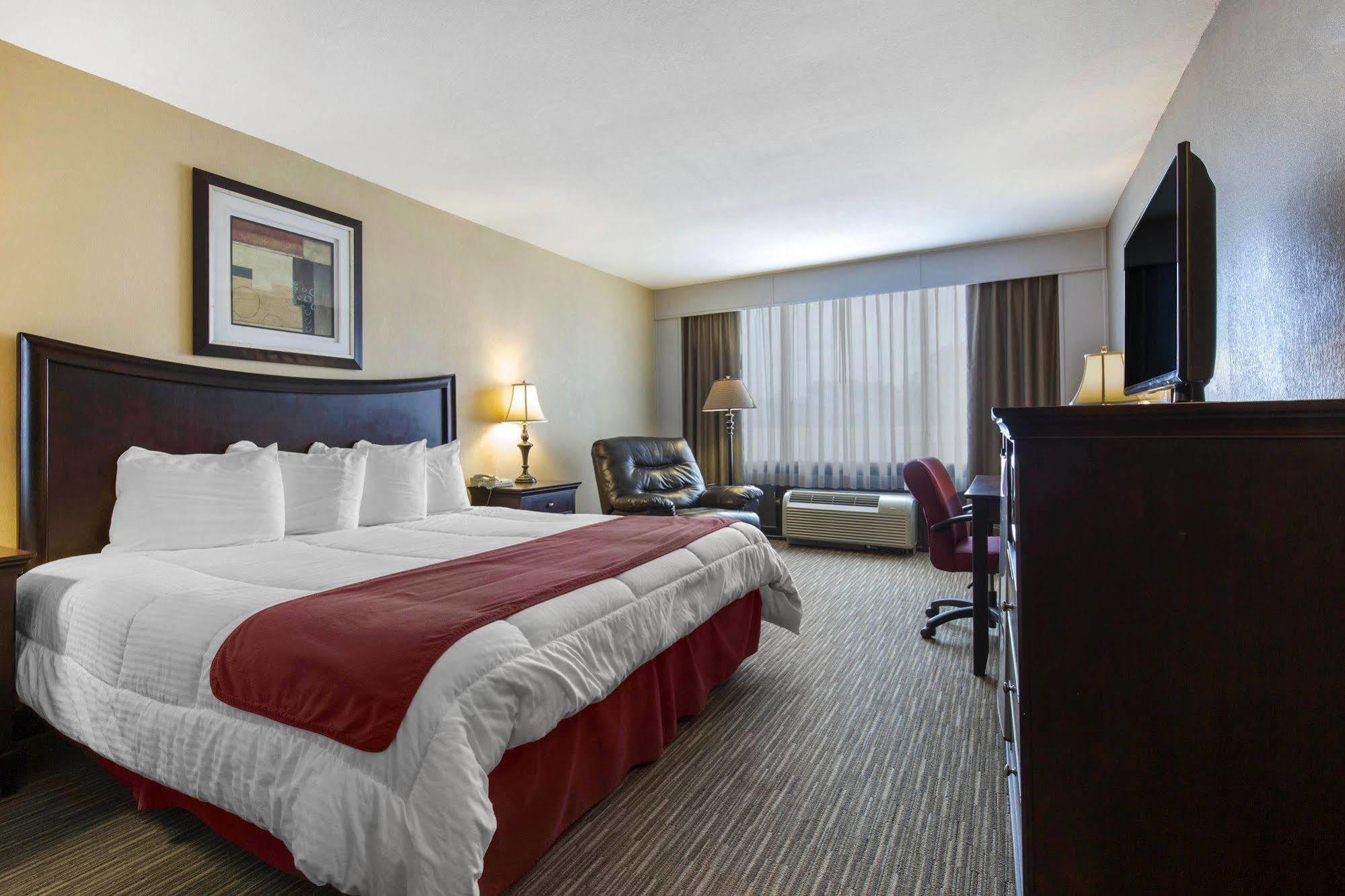 Days Inn By Wyndham Pittsburg Ks Bagian luar foto